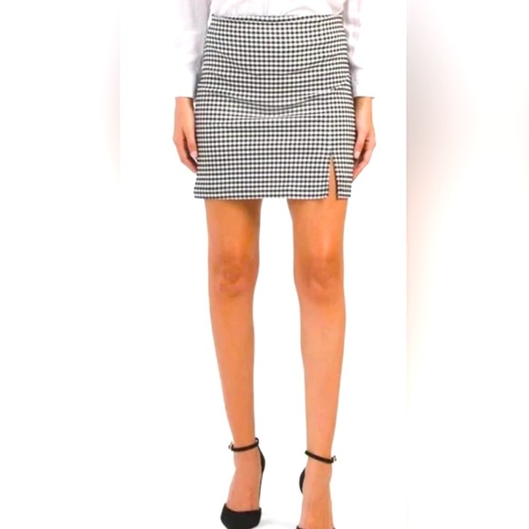 Shinestar Dresses & Skirts - Shinestar mini skirt size large with zipper enclosure